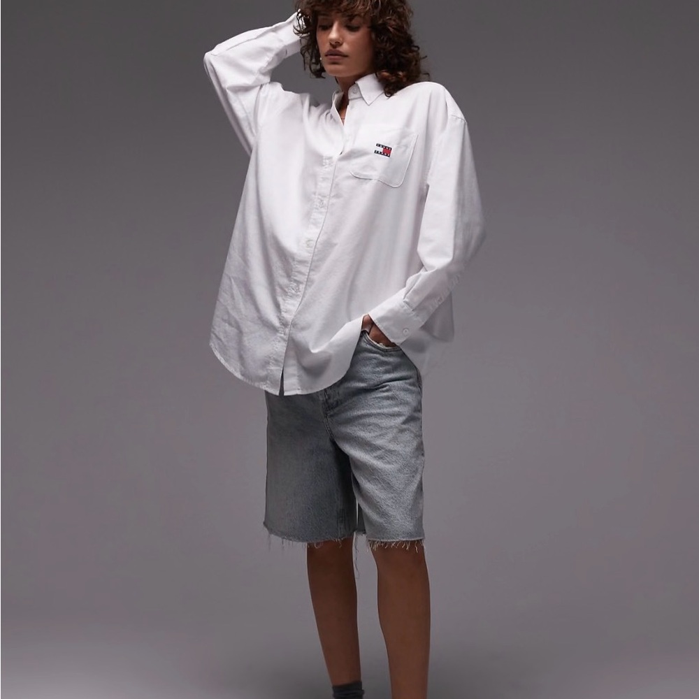 Tommy Jeans Badge Boyfriend Button-Down Shirt